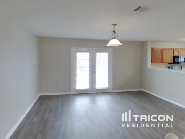 Building Photo - 1601 Vineridge Ln