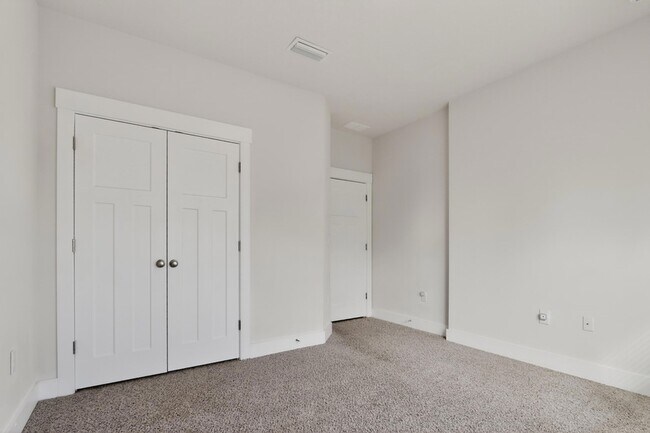 Building Photo - 1110 Shoal River Dr