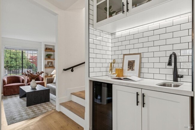 Building Photo - 93 Ashford Ave