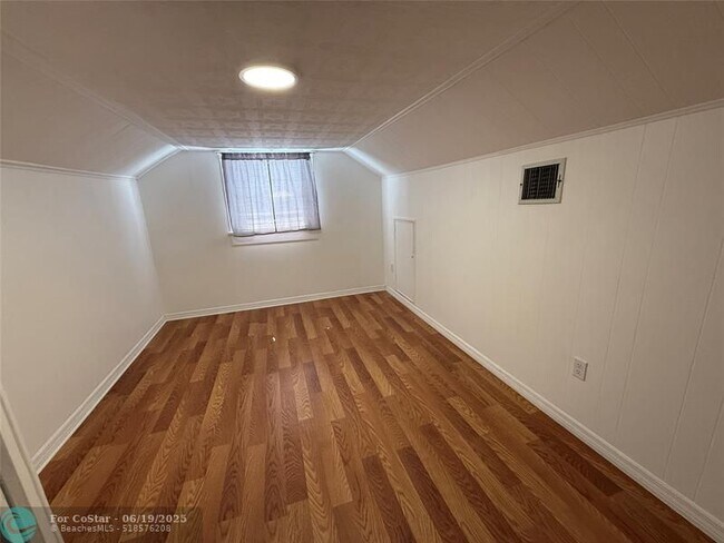 Building Photo - 5025 SW 64th Ave