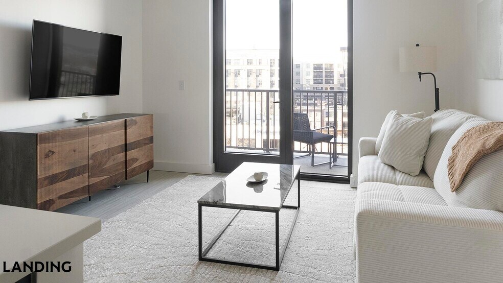 Building Photo - 1007 S Mint St