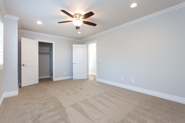 Building Photo - Spacious Entertainers Retreat in San Carlos!