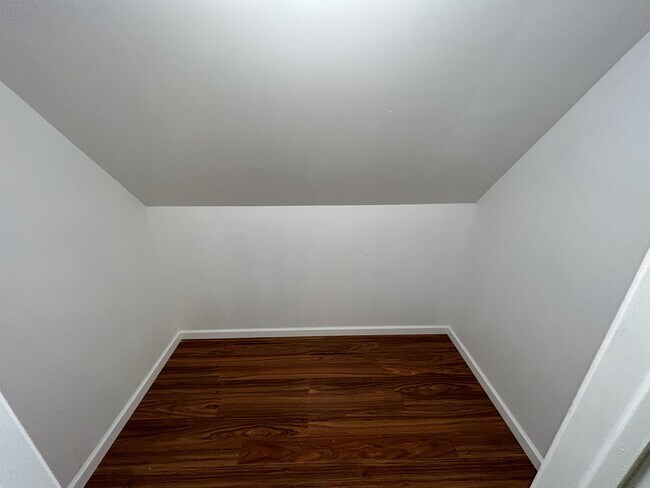 Building Photo - 8 Parker Ridge Rd