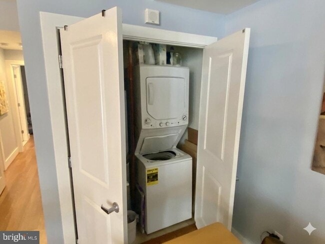 Building Photo - 2301 Champlain St NW