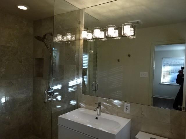 Building Photo - 6421 Lake Cir Dr