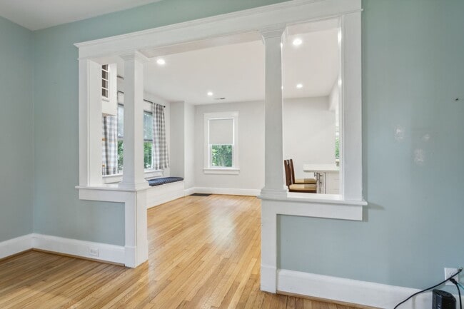 Building Photo - 1734 Hancock Ave