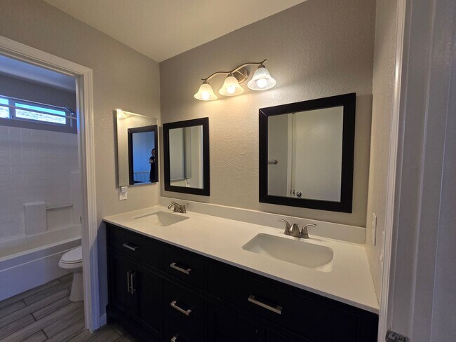 Building Photo - 4 Bedroom Rhodes Ranch Home