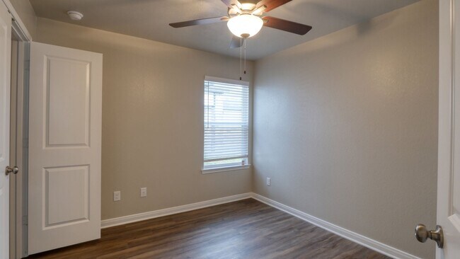 Building Photo - Spacious Single-Family Home Available Now!