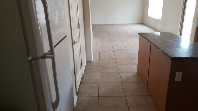 Building Photo - Spacious floorplan