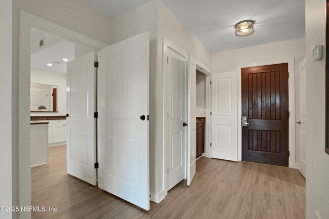 Building Photo - 965 Registry Blvd