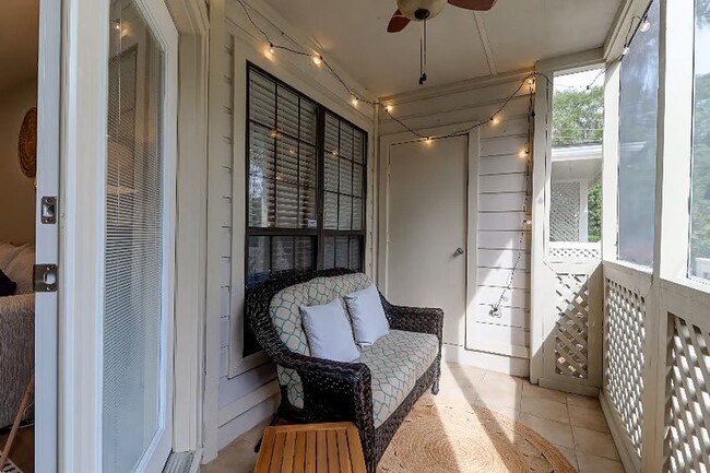 Building Photo - 2BD/2BA Town Home Mount Pleasant Fully Furnished - Available May 1st, 2026