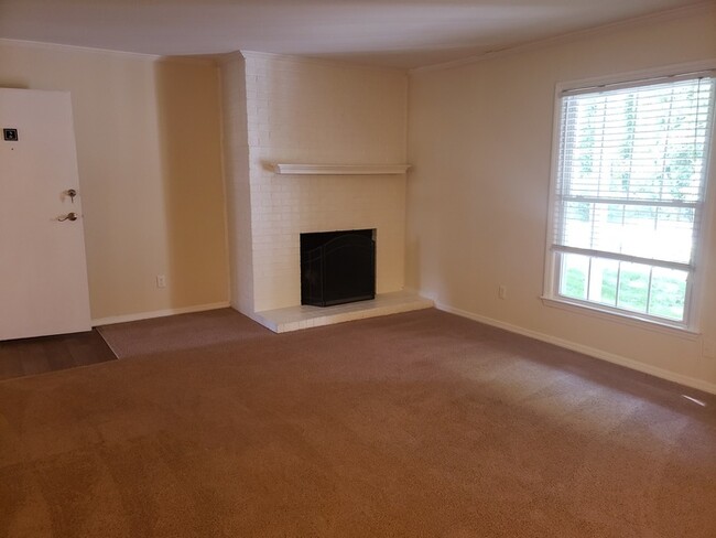Building Photo - 4249 Avent Ferry Rd