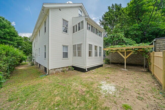 Building Photo - 104 Greaton Rd