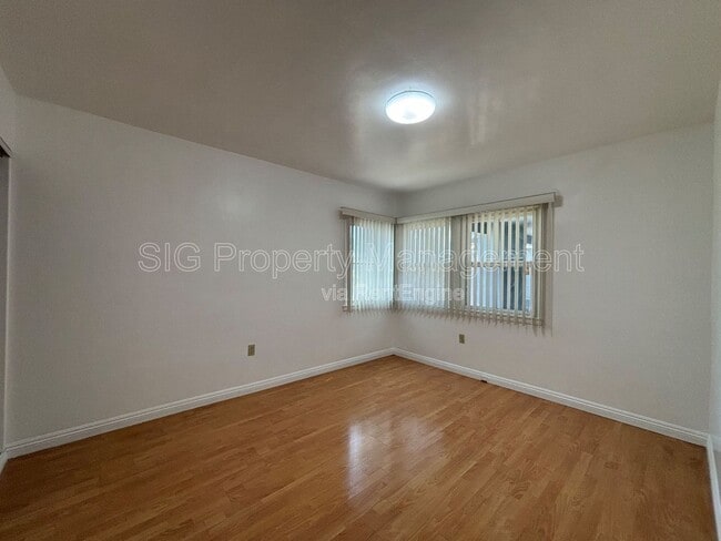 Building Photo - 629 W Glenoaks Blvd