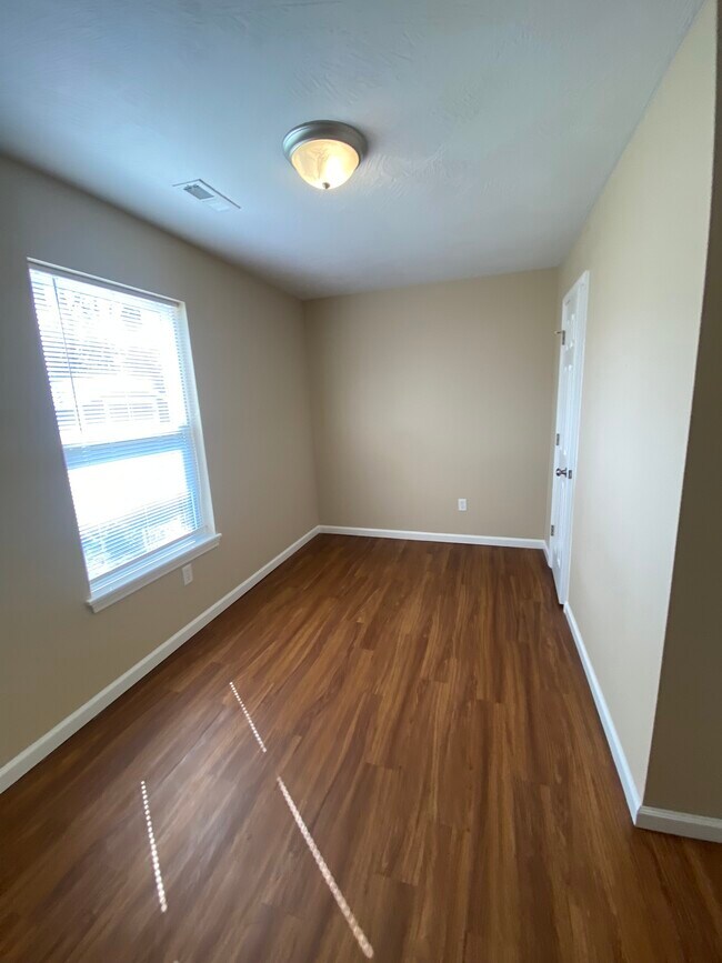 Building Photo - 1628 N Barnes Ave