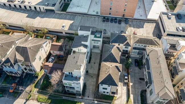 Building Photo - 2324 Camden Dr