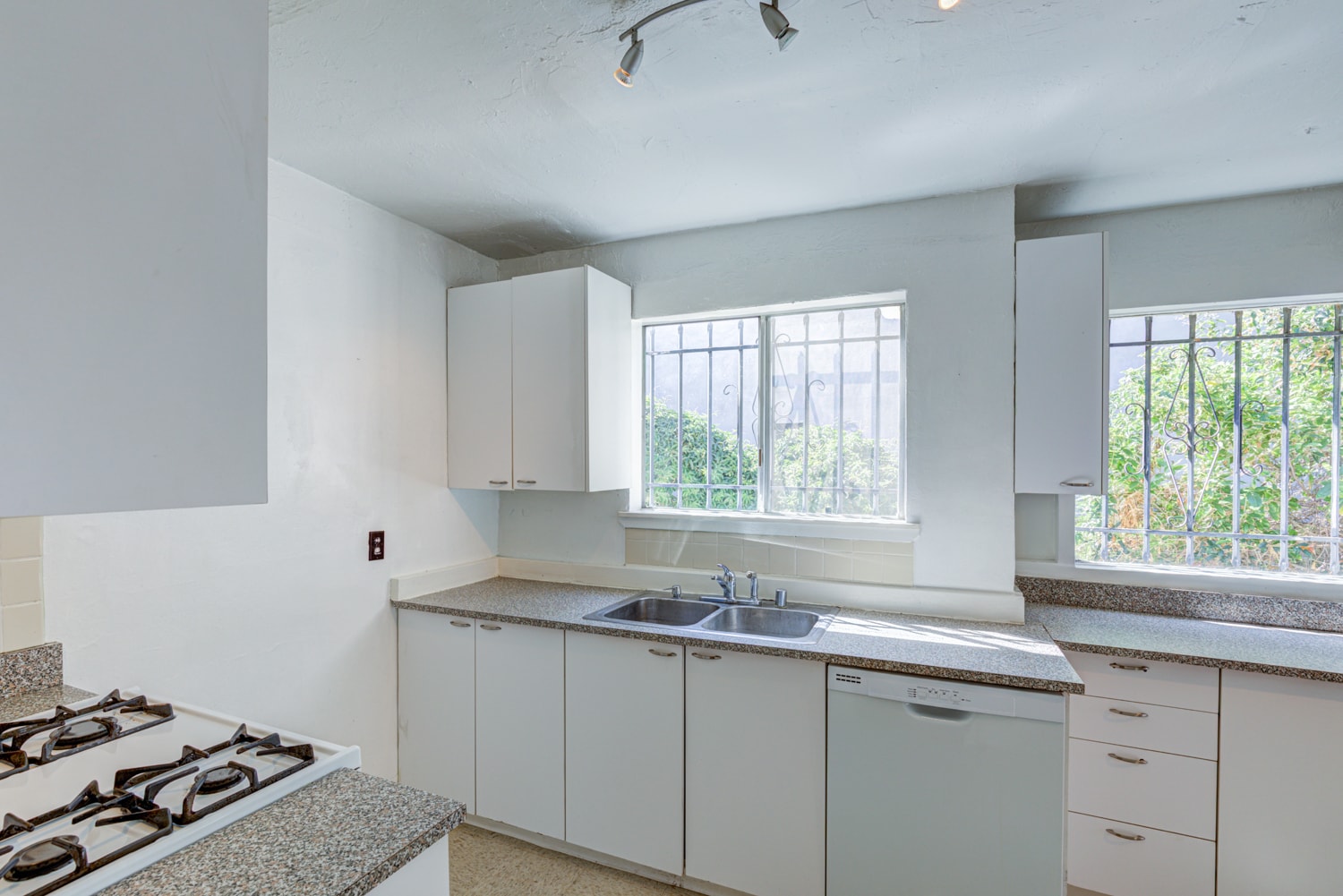 Building Photo - 835 N Ogden Dr