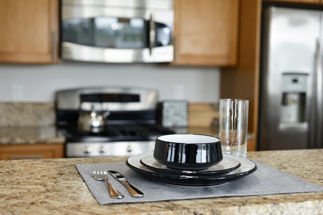 Building Photo - 619 Adams St