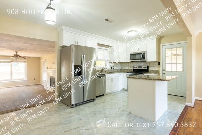 Building Photo - 908 Hollywood Dr