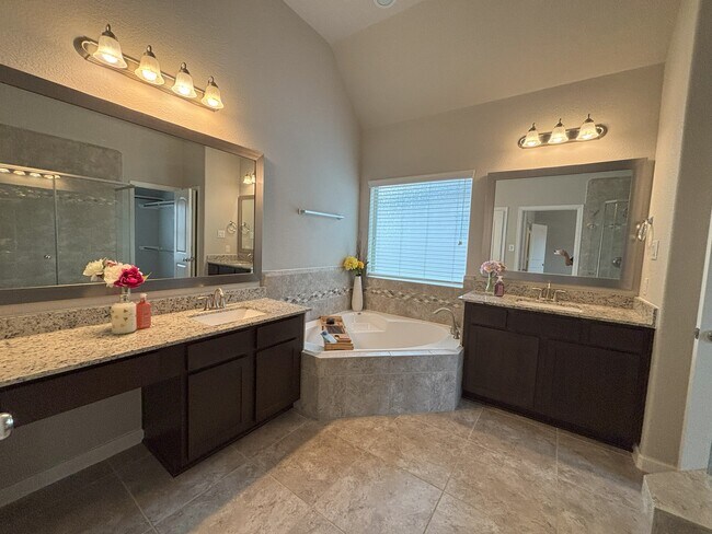 Building Photo - 9611 Knights Station Dr