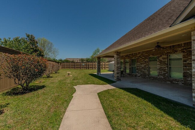 Building Photo - 313 Winding Brook Dr