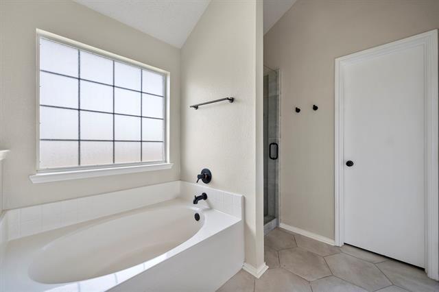 Building Photo - 812 Sierra Cir