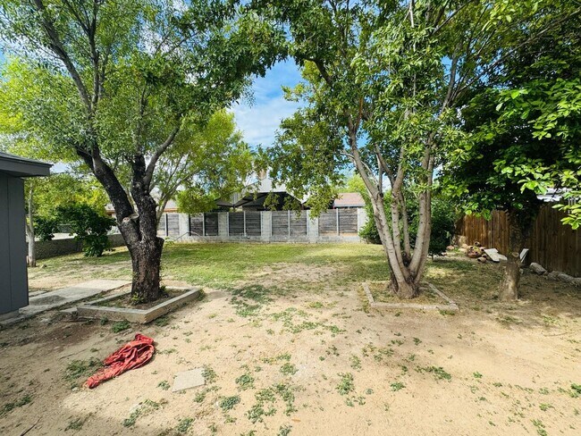 Building Photo - 112 Mirasol Dr