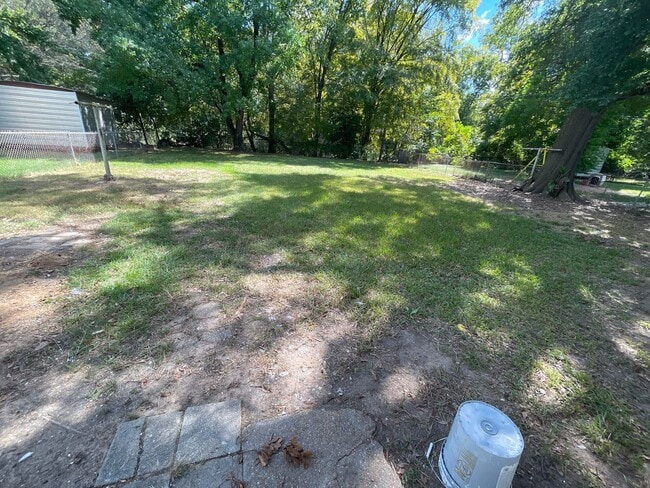 Building Photo - Spacious Sunset Acres Home