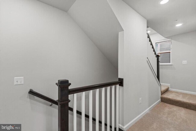 Building Photo - 2400 Stella Pl