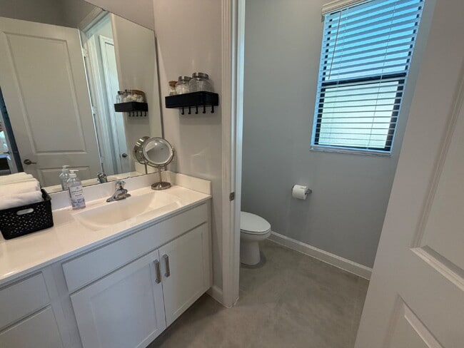Building Photo - Gated 55+ community with lots of HOA amenities!