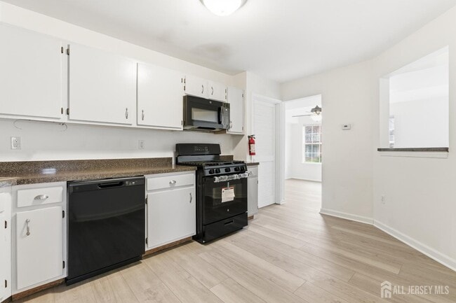 Building Photo - 405 Plymouth Rd