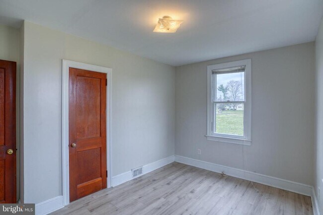 Building Photo - 1111 Bayview Rd