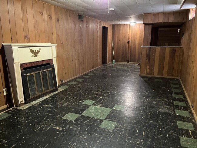 Building Photo - 3 Bedroom Homes available in Rockford