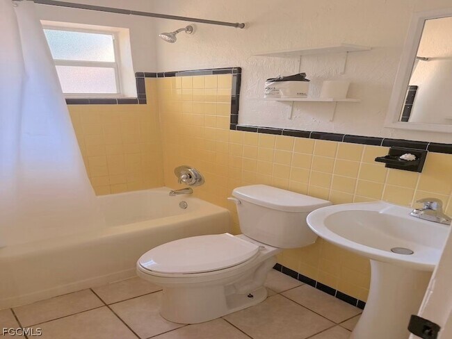 Building Photo - 1659 Ricardo Ave