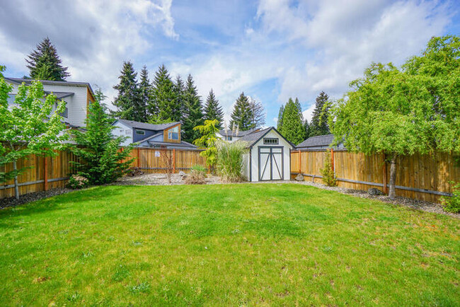 Building Photo - NEWER FOUR BEDROOM NEAR HAZEL DELL