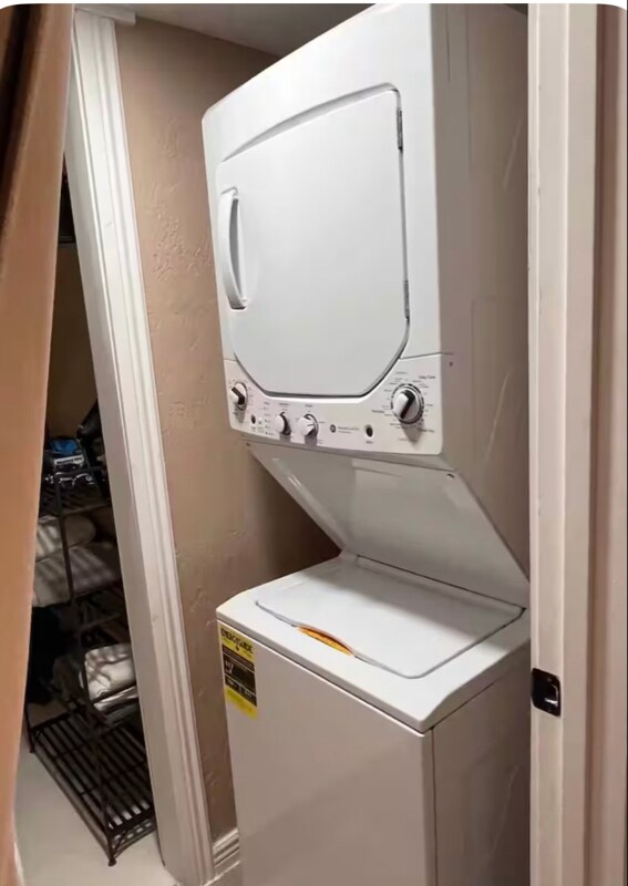 Building Photo - 488 Lana Ct