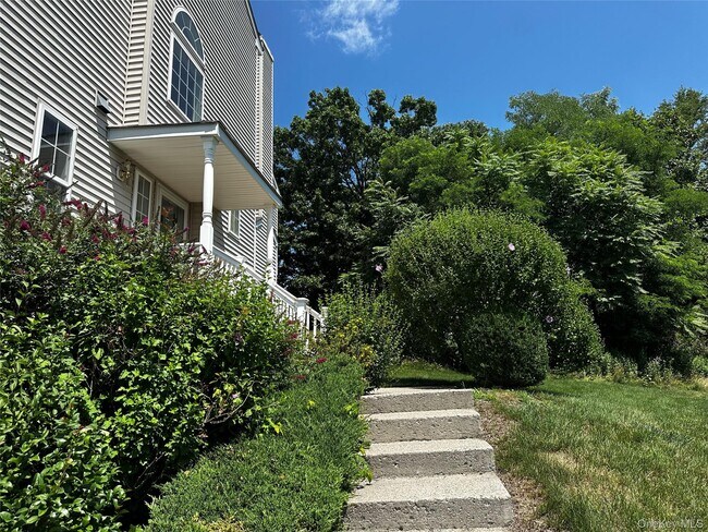 Building Photo - 2402 Rockledge Ct
