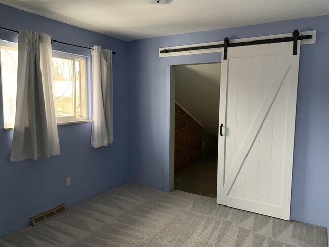 Building Photo - 6565 Zang St