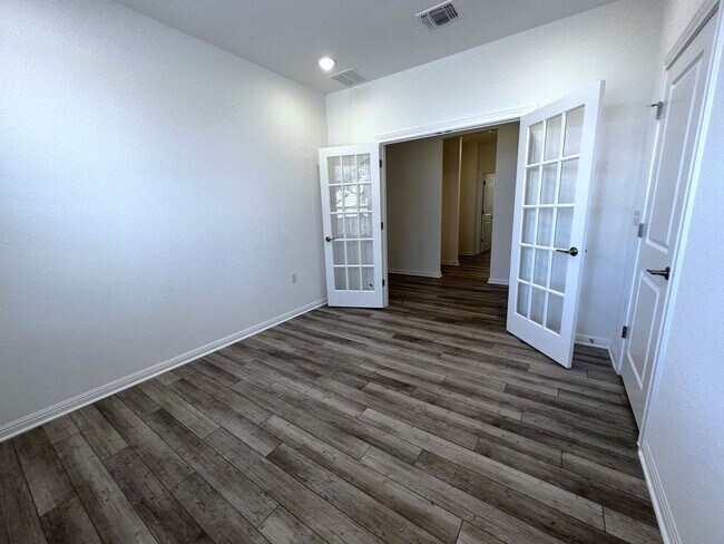 Building Photo - 106 Middle Crk Rd