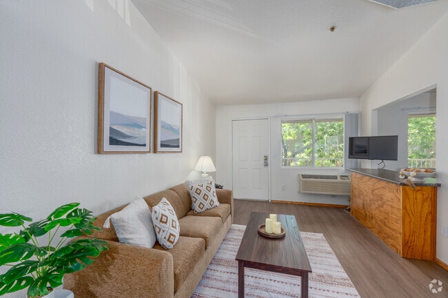 Interior Photo - Sportsman's Royal Manor
