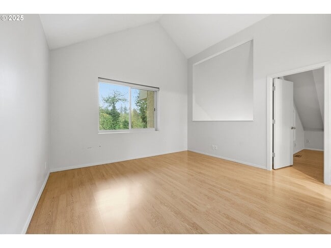 Building Photo - Rare 2 Bed 2 Bath + Loft Quintet Condo with Resort-Style Living in Portland’s West Hills