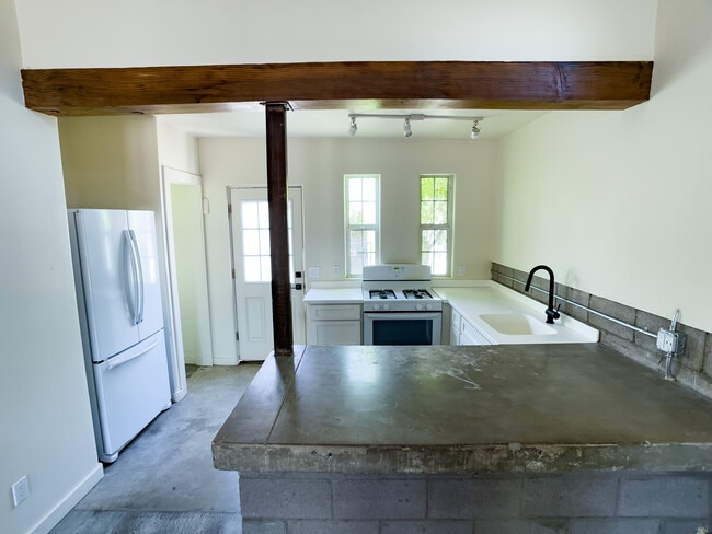 Building Photo - 1330 E Coronado Rd