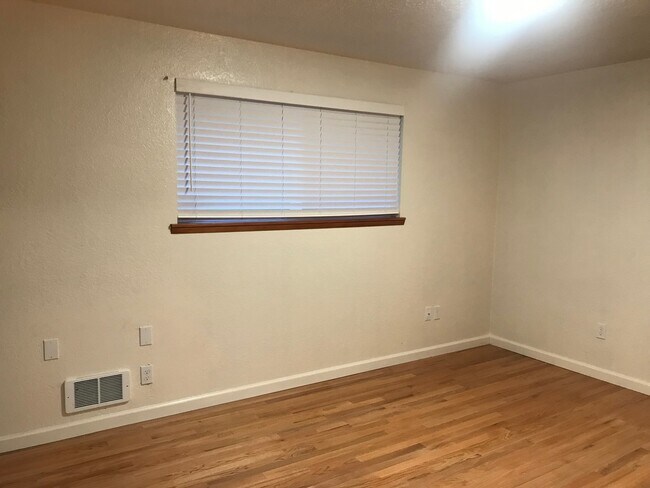 Building Photo - 3 Bed 1.75 Bath SFR Rambler Everett
