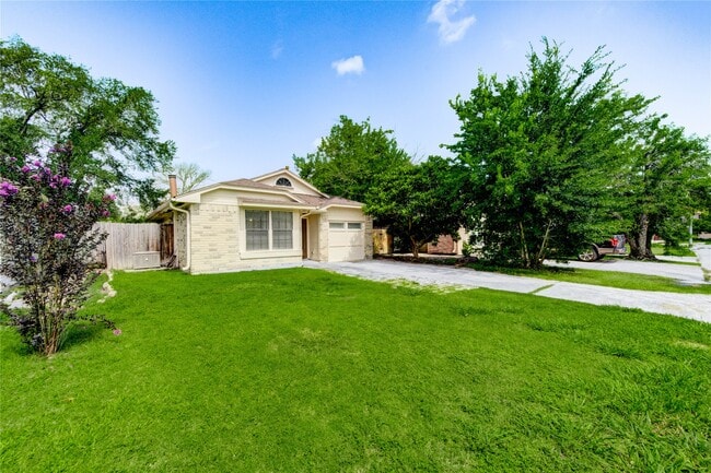 Building Photo - 5207 Beaverhill Dr