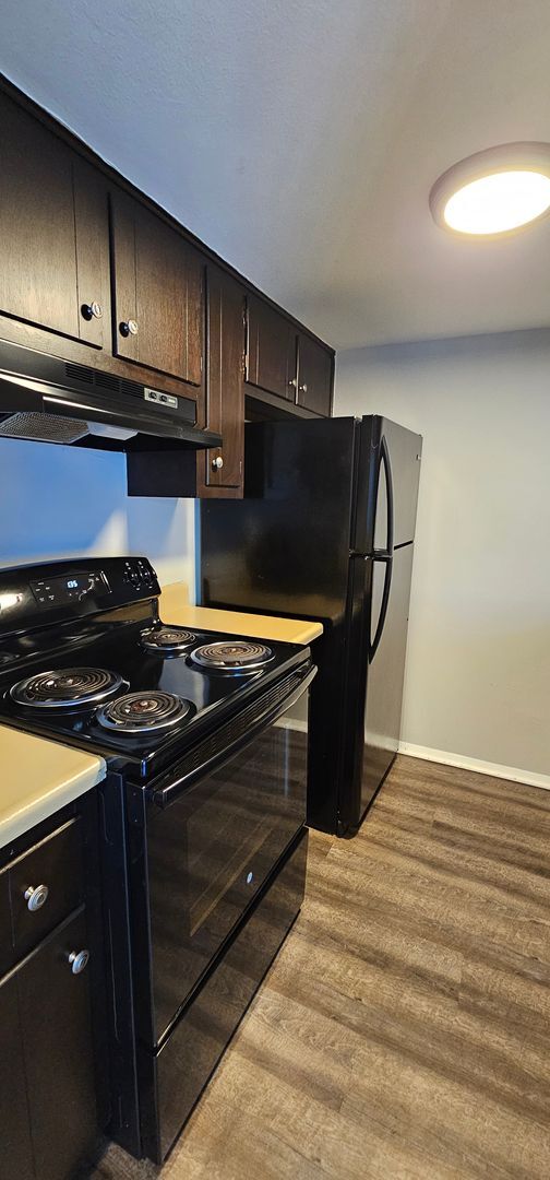 Building Photo - Spacious 1-Bedroom Apartment in Peaceful K...