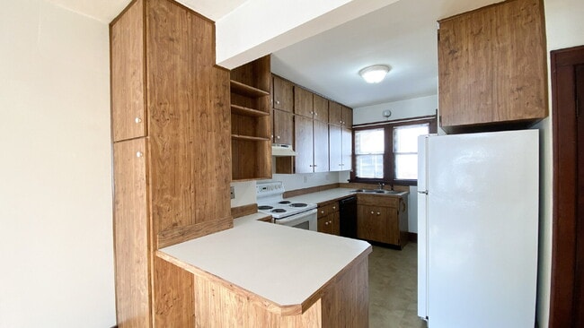 Building Photo - Ottawa South Side – Single-Family Home for Rent