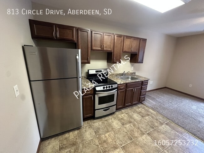 Building Photo - 214 S Kline St