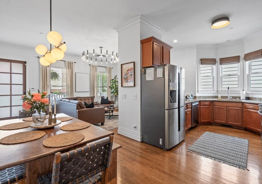 Building Photo - 315 Augusta Ave