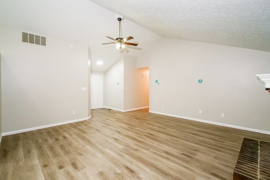 Building Photo - 5865 Petersen Ct
