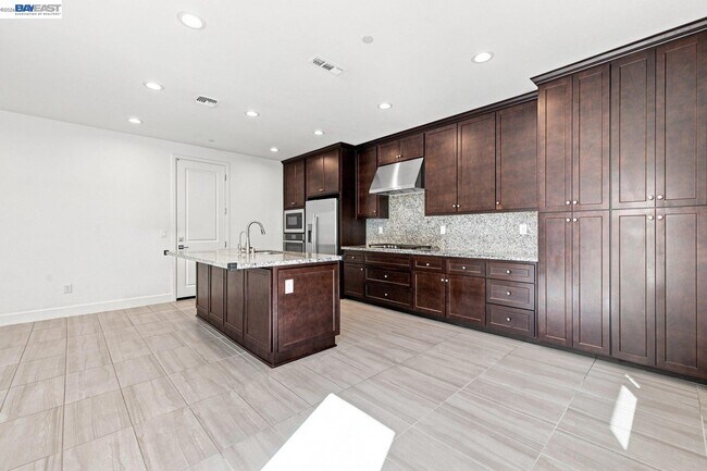 Building Photo - 33 Roccolino Ln